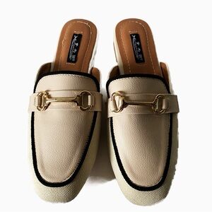 Mengshangli, Chic Mules in Cream with a Black Trim.